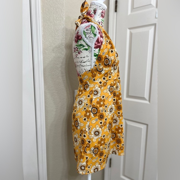 Cider Yellow Floral Backless Dress - Picture 2 of 6